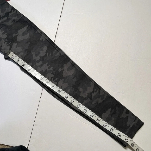 Spanx New $68 Look At Me Now Cropped Seamless Leggings Small Sage Camo - Picture 7 of 8